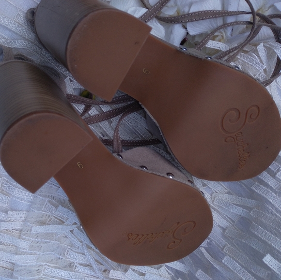 Seychelles 'Drift' Lace-up Pumps - Picture 6 of 8